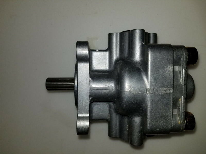 Load image into Gallery viewer, New Massey Ferguson 1533 Hydraulic Oil Pressure Pump part # 6241632M91
