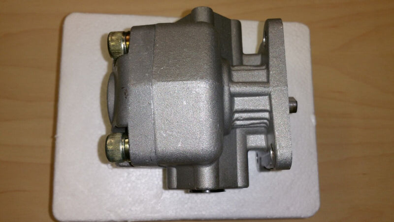 Load image into Gallery viewer, Hydraulic Pump For Mitsubishi / Satoh Tractors S550G Elk,S650 Bison 1915-2451000
