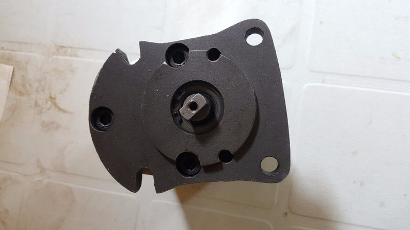 Load image into Gallery viewer, New Hydraulic Oil Pressure Pump Fits Kubota B8200
