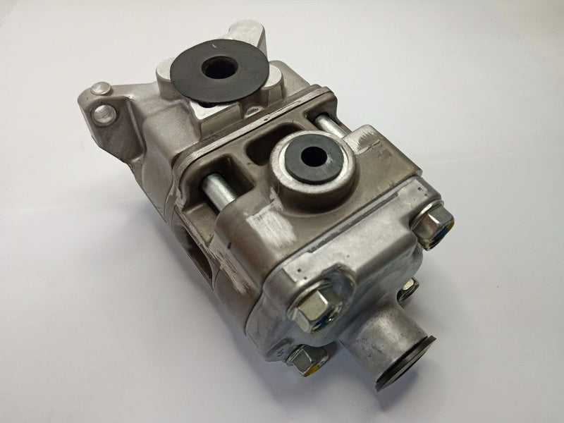 Load image into Gallery viewer, NEW Genuine Hydraulic Pump for Kubota B2320HSD
