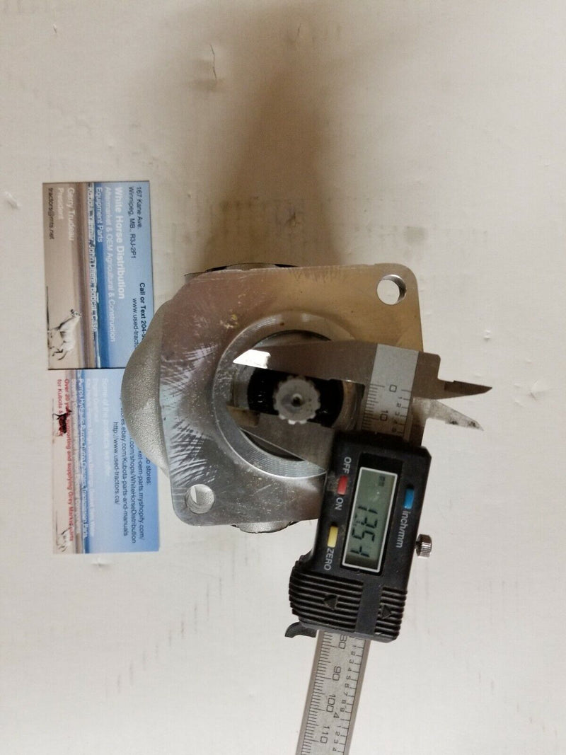 Load image into Gallery viewer, 31351-76100, 31351-76102 New Hydraulic Oil Pressure Pump Fits Kubota L2600DT
