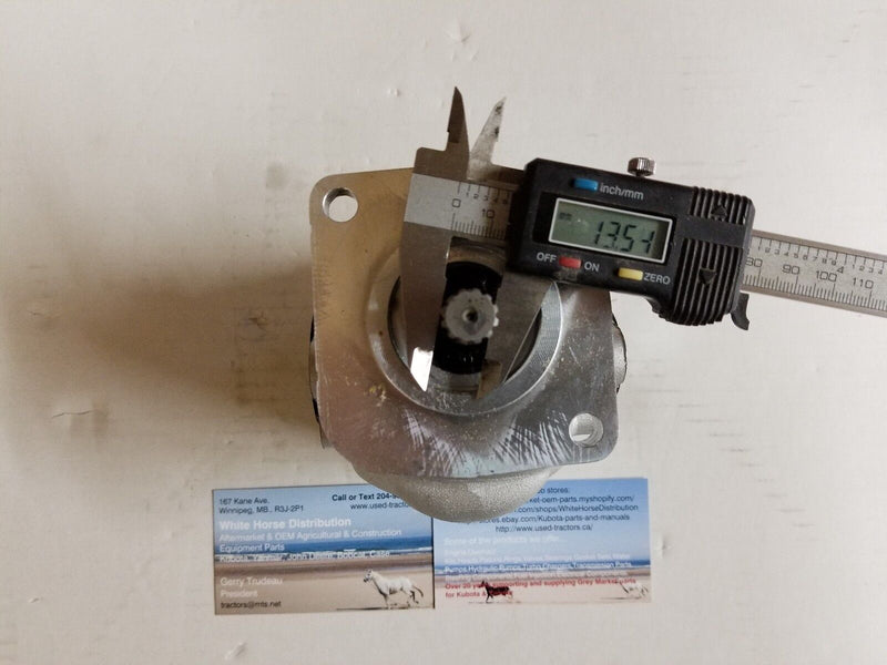 Load image into Gallery viewer, 31351-76100, 31351-76102 New Hydraulic Oil Pressure Pump Fits Kubota L1-205
