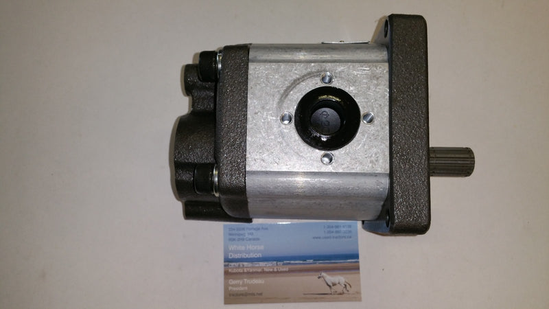 Load image into Gallery viewer, 35861-82203 New Kubota M8950 M7950 M6950 Hydraulic Pump
