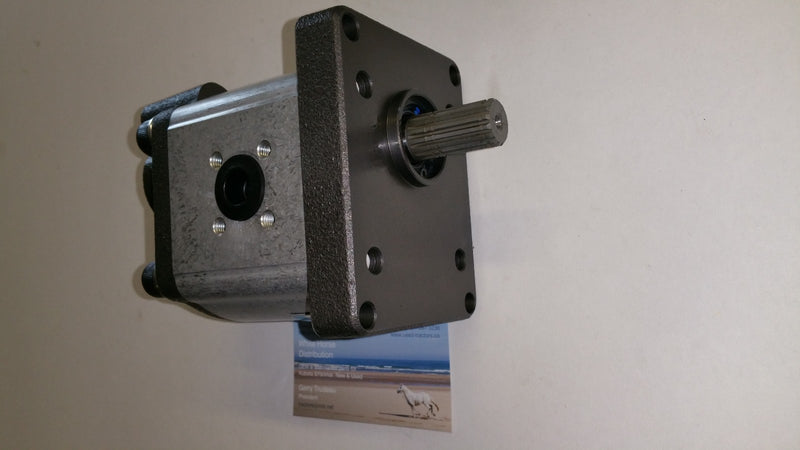 Load image into Gallery viewer, 35861-82203 New Kubota M8950 M7950 M6950 Hydraulic Pump
