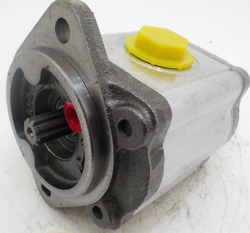 Load image into Gallery viewer, New Hydraulic Pump made to fit 753 Bobcat With 5/8" 9 Tooth Shaft
