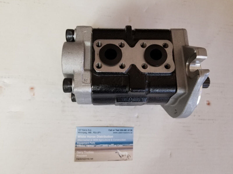 Load image into Gallery viewer, New Kubota  M5040, M6040 Hydraulic Pump 3C001-82203, 3C001-82200,3C001-82202
