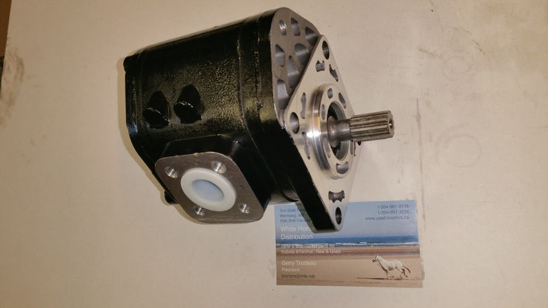 Load image into Gallery viewer, Rear Hydraulic Pump Fits JD  Model 870 Compact Tractor
