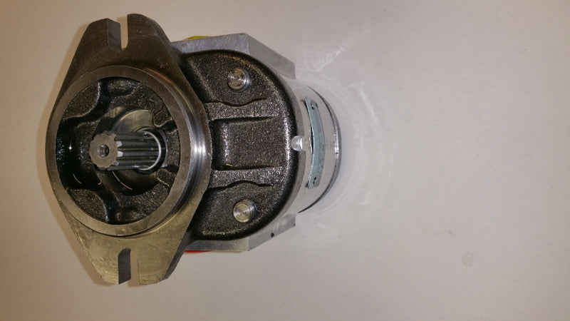 Load image into Gallery viewer, 6673911 New Hydraulic Gear Pump Bobcat T200, 863, 863 (G), 864, 873, 873 (G)
