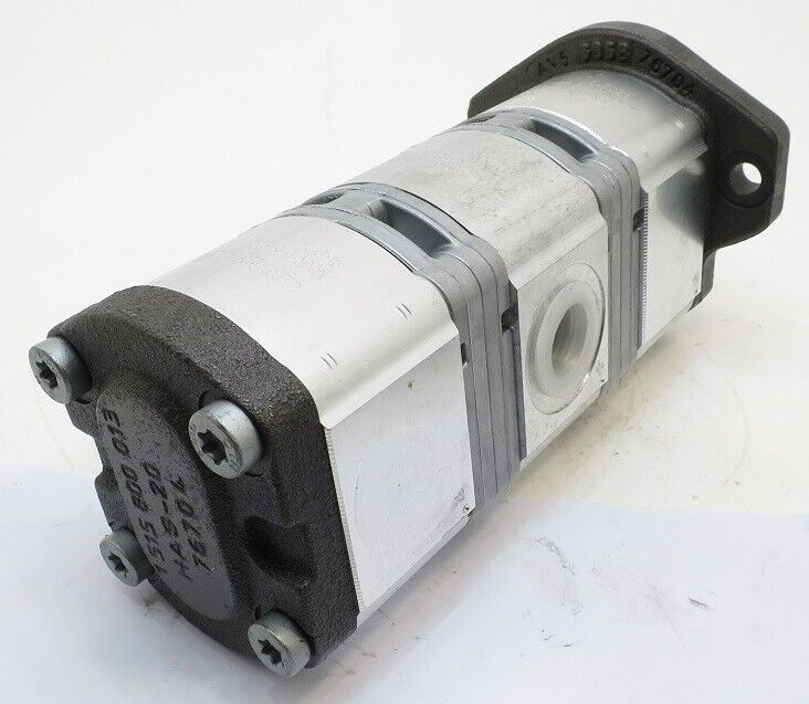 Load image into Gallery viewer, Main Triple hydraulic Pump - Fits JCB Part # 20/925320
