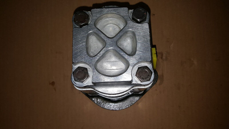 Load image into Gallery viewer, New Hydraulic Pump made to fit 753 Bobcat With 5/8&quot; 9 Tooth Shaft
