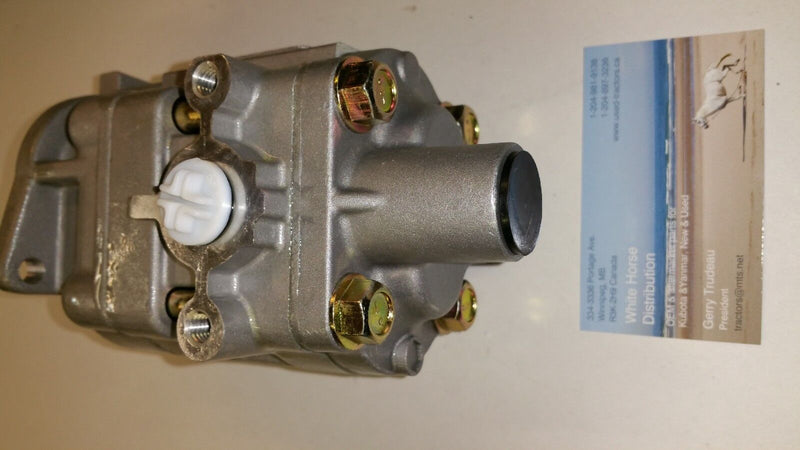Load image into Gallery viewer, New Kubota  L2800DT, L2800HST, L2800F Hydraulic Oil Pressure Pump T1150-36403
