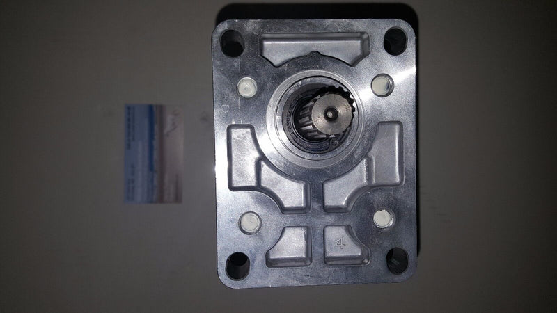 Load image into Gallery viewer, New Kubota M8200 Tandem Hydraulic Pump
